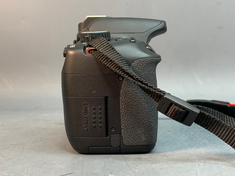 Canon EOS 650D Kit 18-55mm IS 5.735 кадров