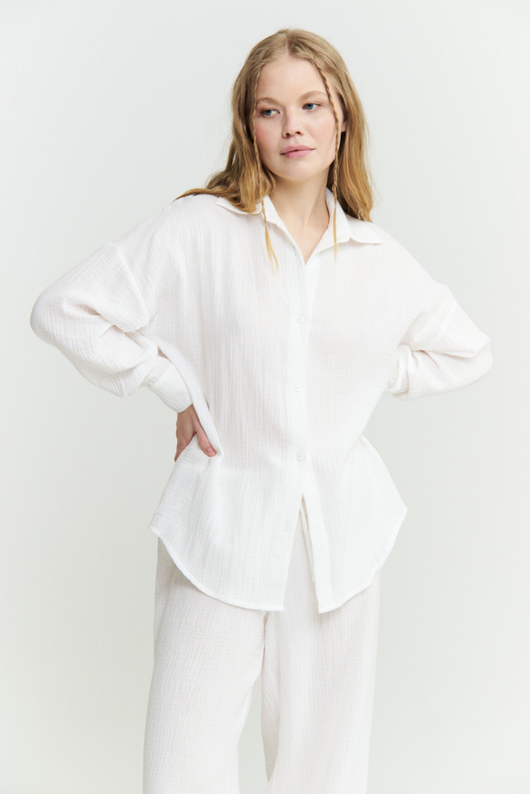 Муслиновая рубашка с манжетами молочная