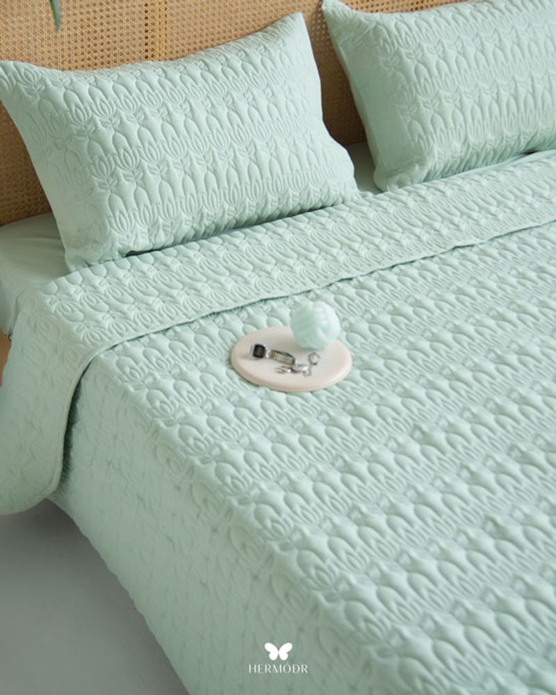 Комплект стеганного покрывала и 2 наволочек Lalehzar Gray Hermodr 130220312 Иран Комплект стеганного покрывала и 2 наволочек Lalehzar Gray Hermodr 130220312 Иран