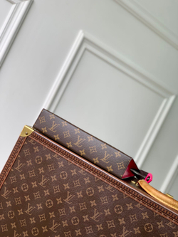 Louis Vuitton Pochette Voyage MM