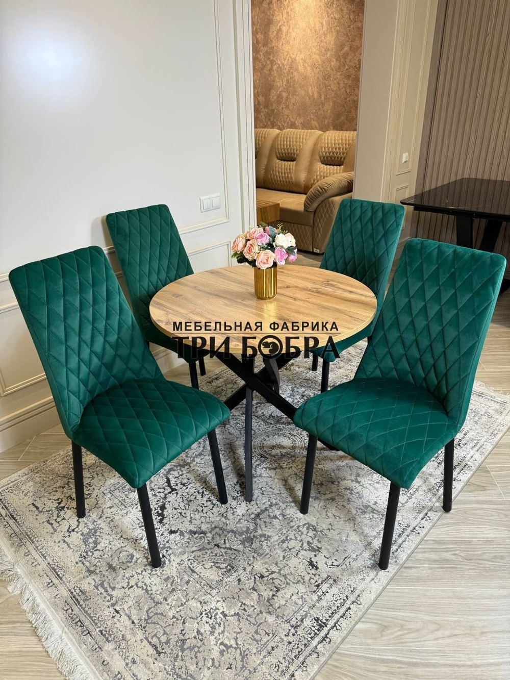 Круглый раздвижной стол "Лофт", дуб вотан и стулья "Бентли" изумруд