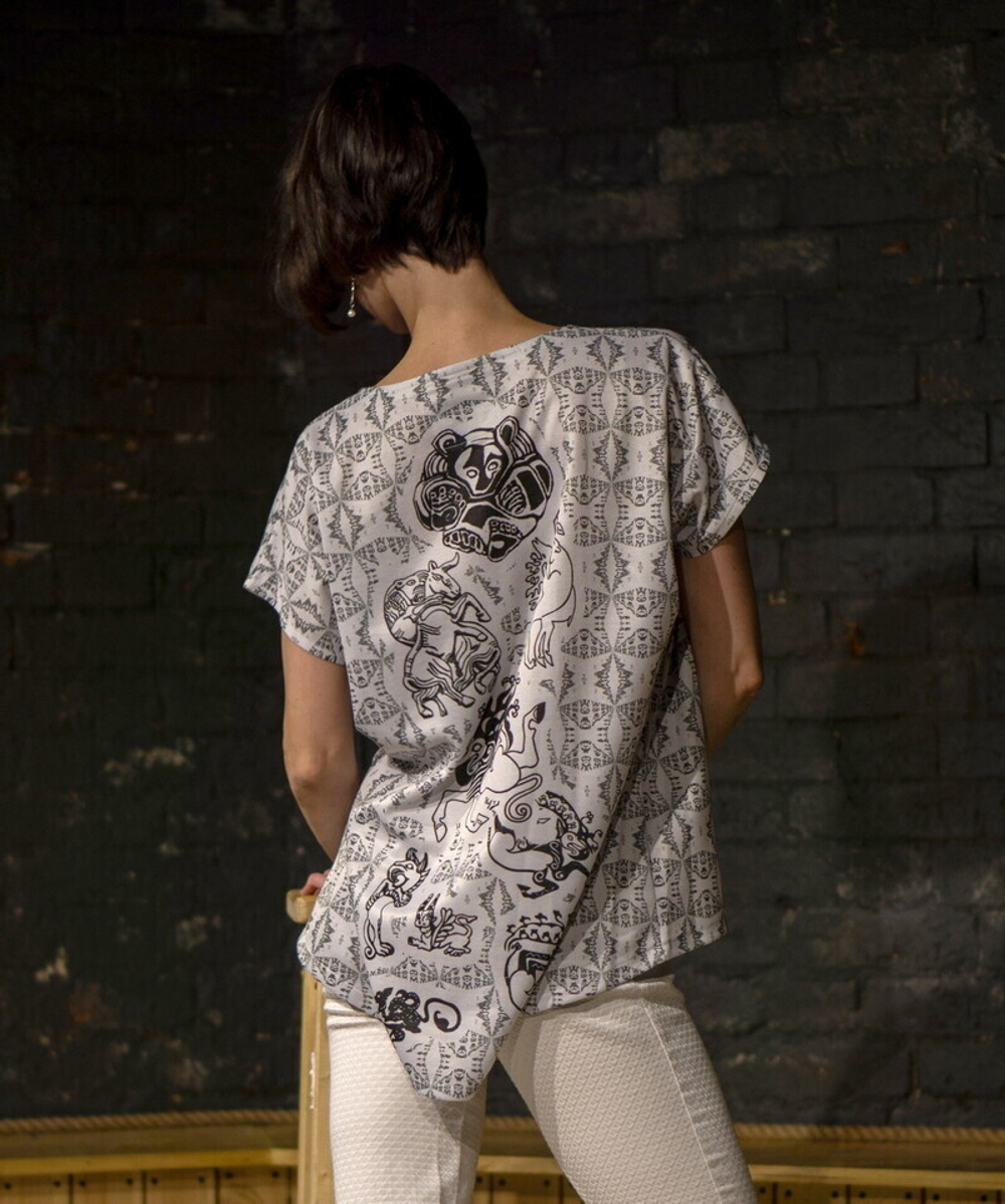 Футболка "Скифские тату", по мотивам скифских татуировок изображающих реальных и фантастических животных