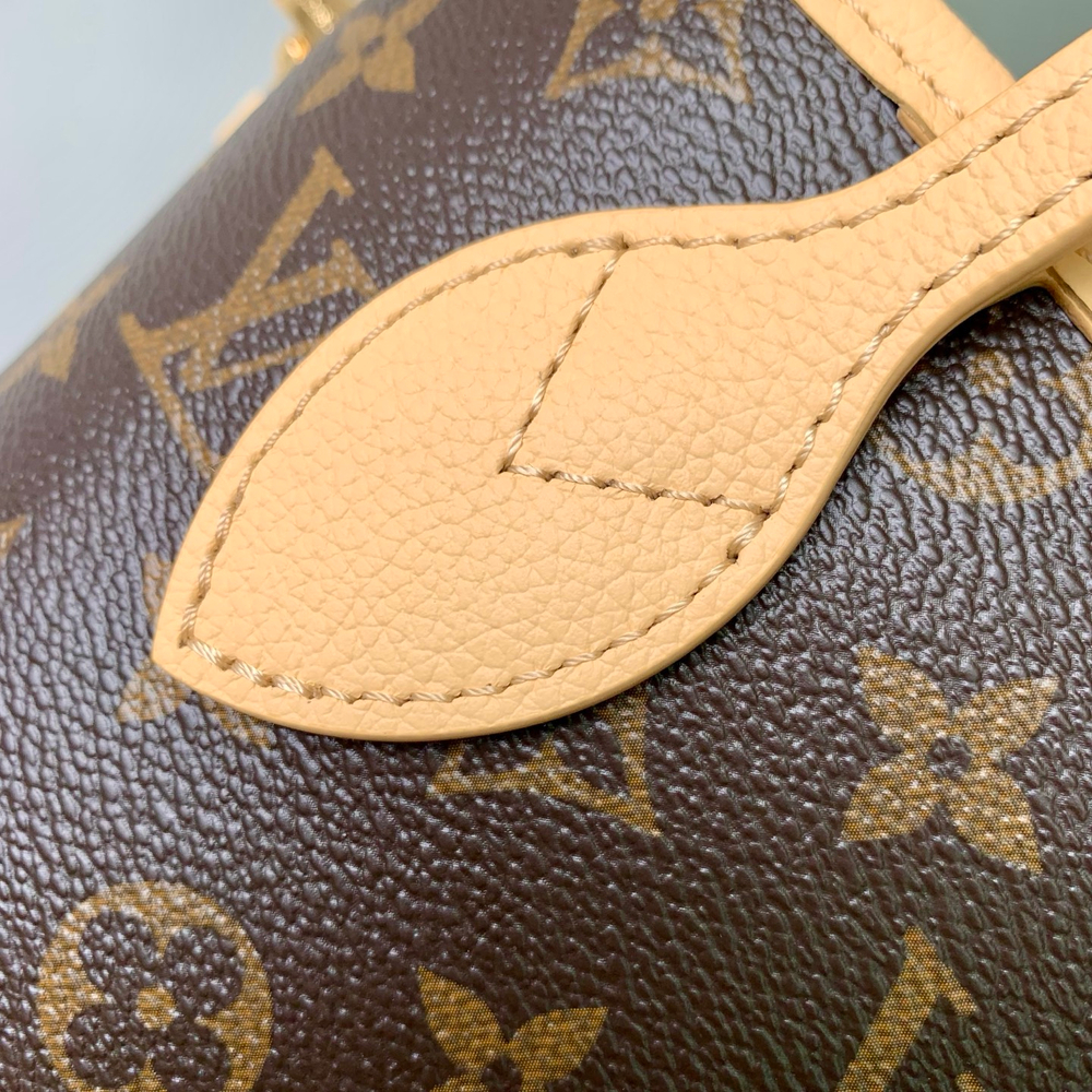 Louis Vuitton Neverfull Bandouliere Inside Out BB