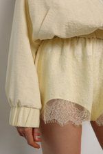 Комплект бельевой с кружевом лимонный