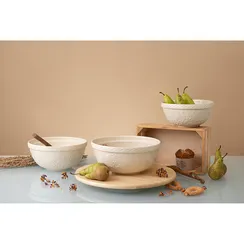 Миска кремового цвета с рельефным узором Ягоды Тайги из коллекции russian north, 2,5 л