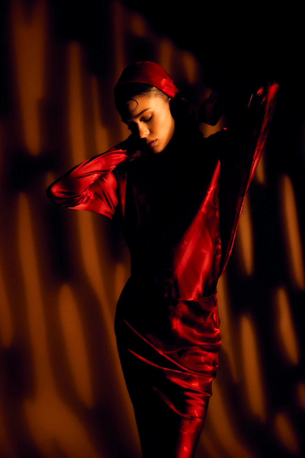 Айша (Aisha), лента из бордового шифона с цветочным принтом