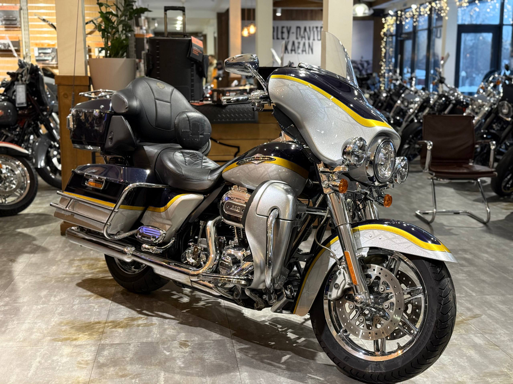 Harley-Davidson CVO Ultra Classic Limited, 2012