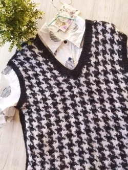 Жилет вязаный ажурный