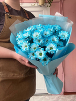 Букет из голубых ромашковых хризантем