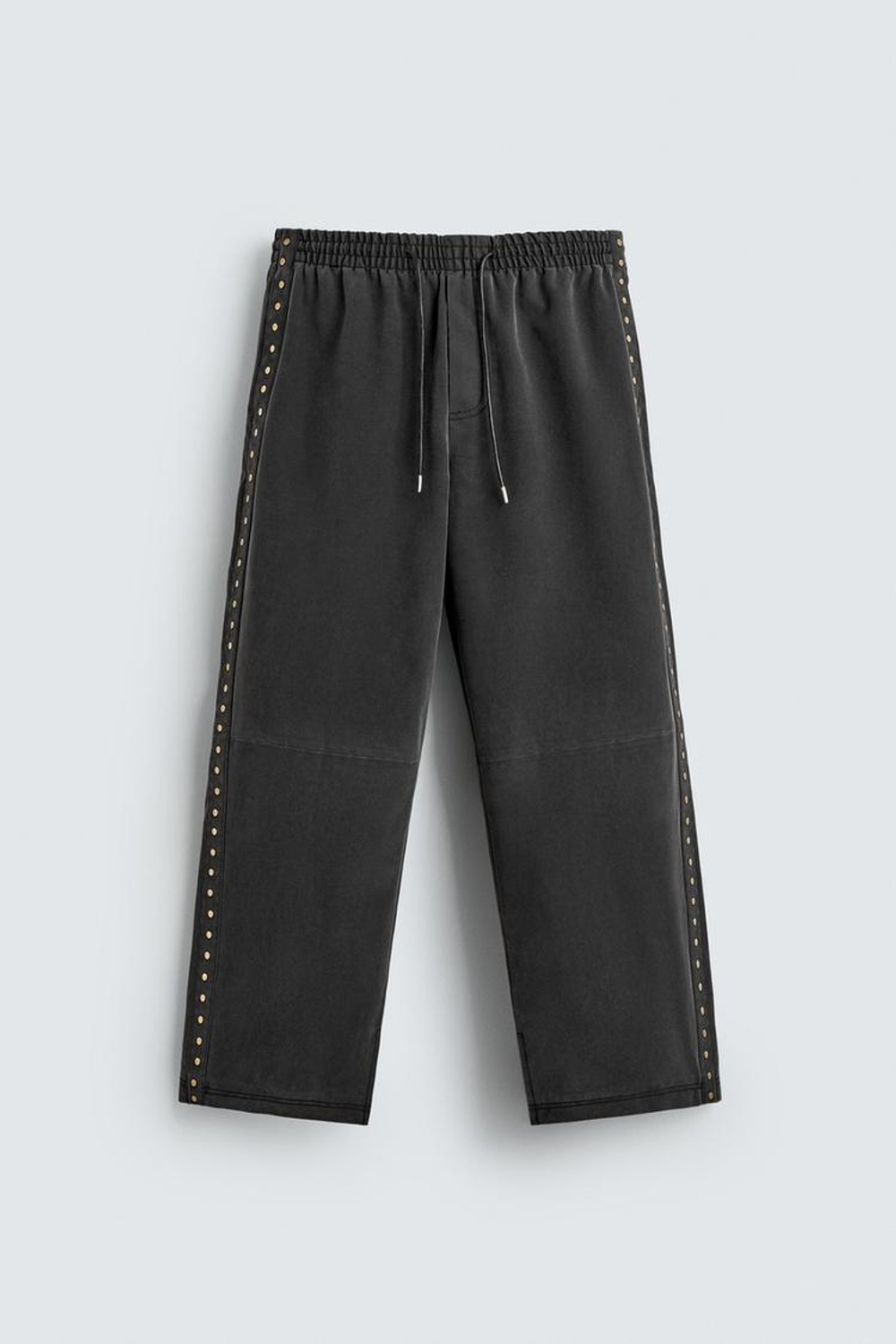 ZARA БРЮКИ RELAXED FIT ИЗ ИСКУССТВЕННОЙ КОЖИ С ЗАКЛЕПКАМИ, ЧЕРНЫЙ