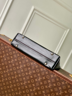 Louis Vuitton Off Duty Vibe MM