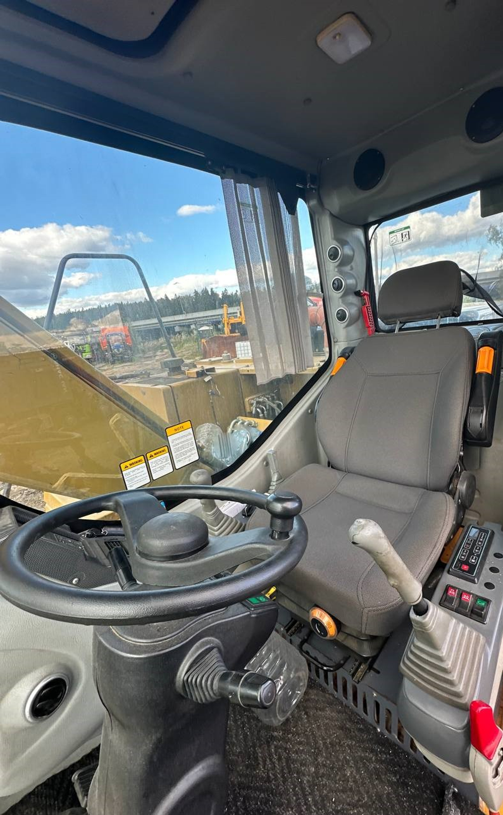 Lovol FP160* Экскаватор колесный FP160W (Дизельный, 3,9 л, 127 л.с., АТ)