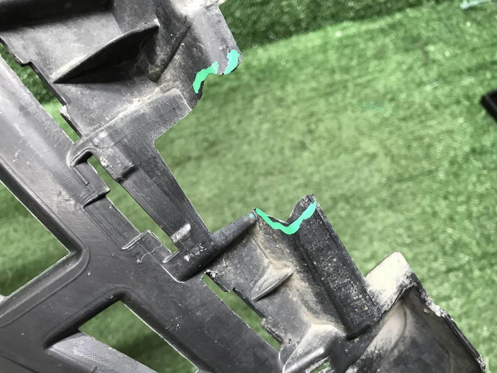 Кронштейн бампера левый Mercedes C w205 18-23 AMG