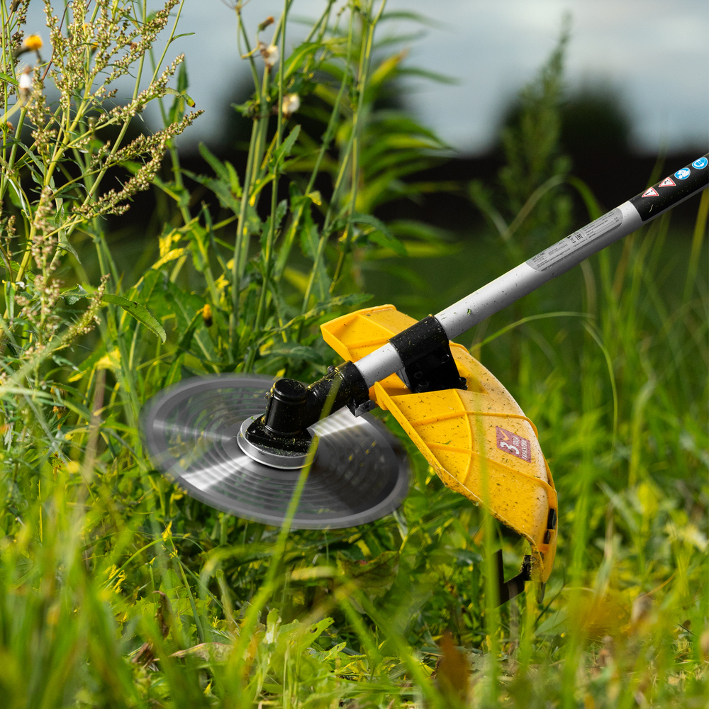 Триммер бензиновый DGT-52-PRO, анти-вибро, 52 см3, неразъем, состоит из 2 частей Denzel