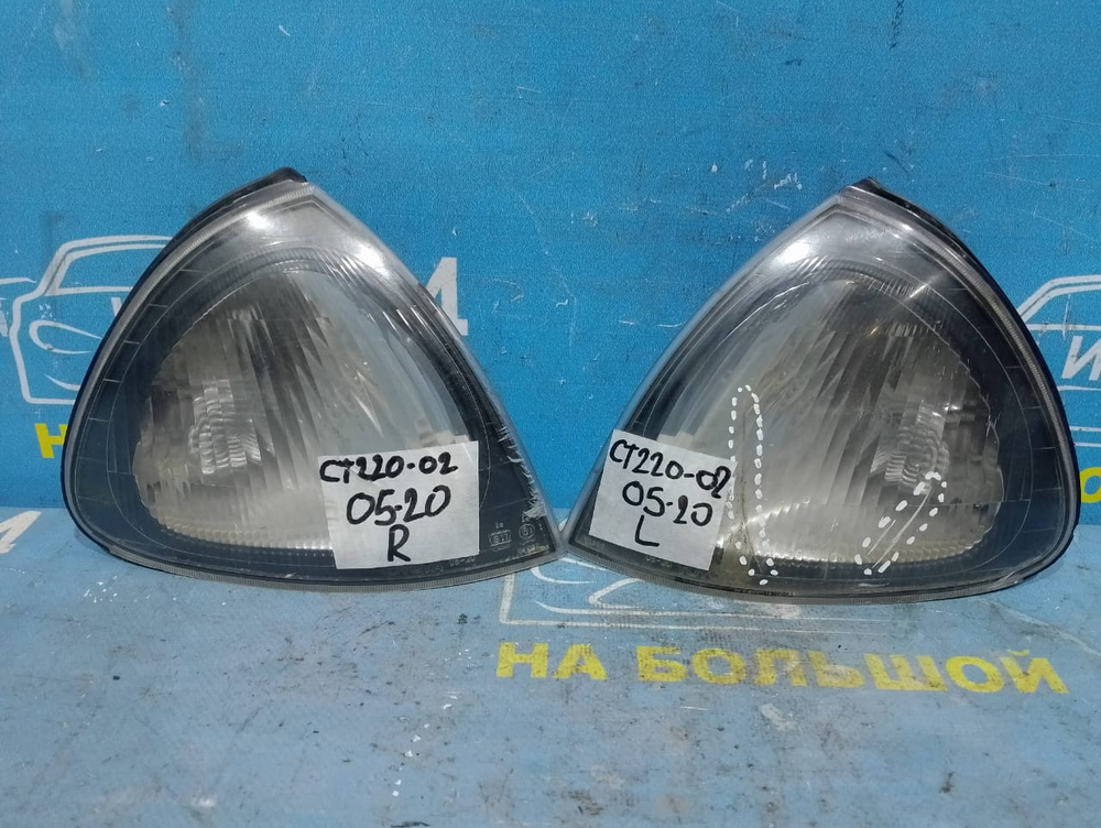 Габарит левый TOYOTA AVENSIS 1999