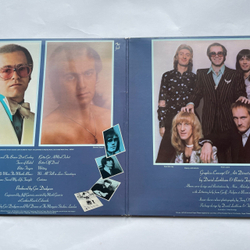 Винтажная виниловая пластинка LP Elton John Captain Fantastic And The Brown Dirt Cowboy (США 1975) (Полный Комплект, Два Буклета, Плакат)