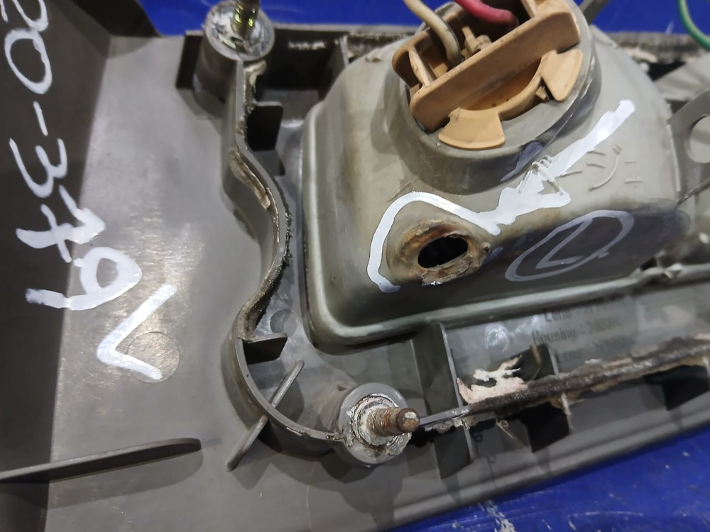 Вставка багажника левая TOYOTA CORONA PREMIO 1996