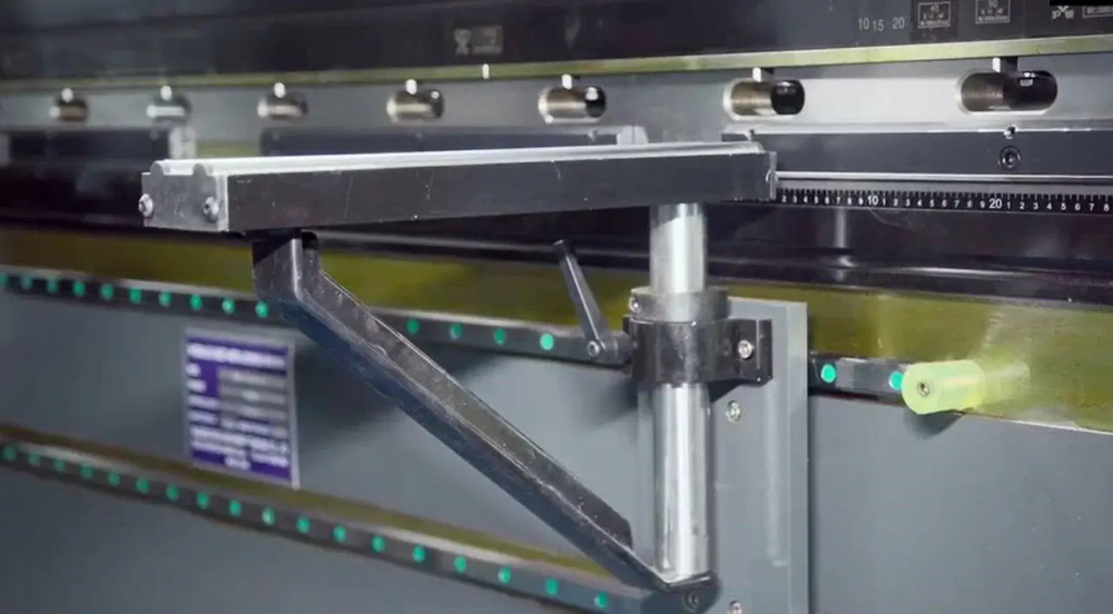 Гидравлический листогибочный пресс с ЧПУ B-Power P 125/3200