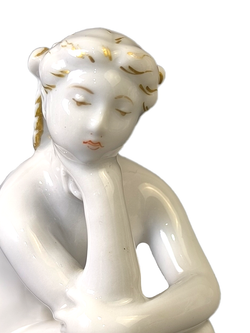 Фарфоровая Статуэтка "На пляже" ЛФЗ