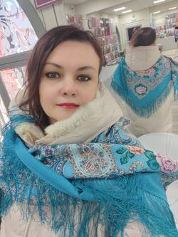 Платок шерстяной с шелковой бахромой