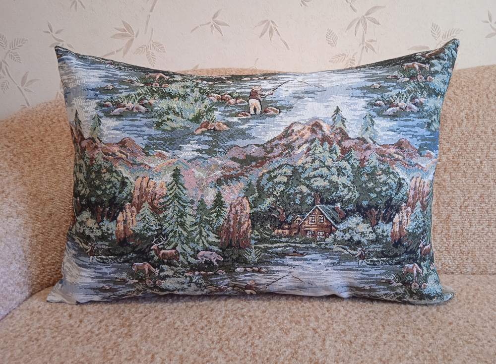 Декоративная гобеленовая наволочка для интерьерной подушки Горная река 68х47