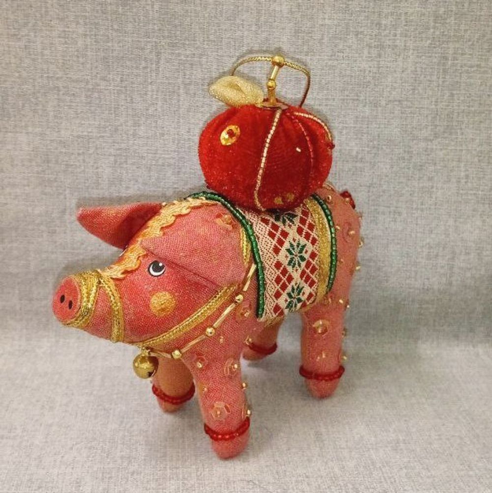 Бисерная ёлочная игрушка Свинка