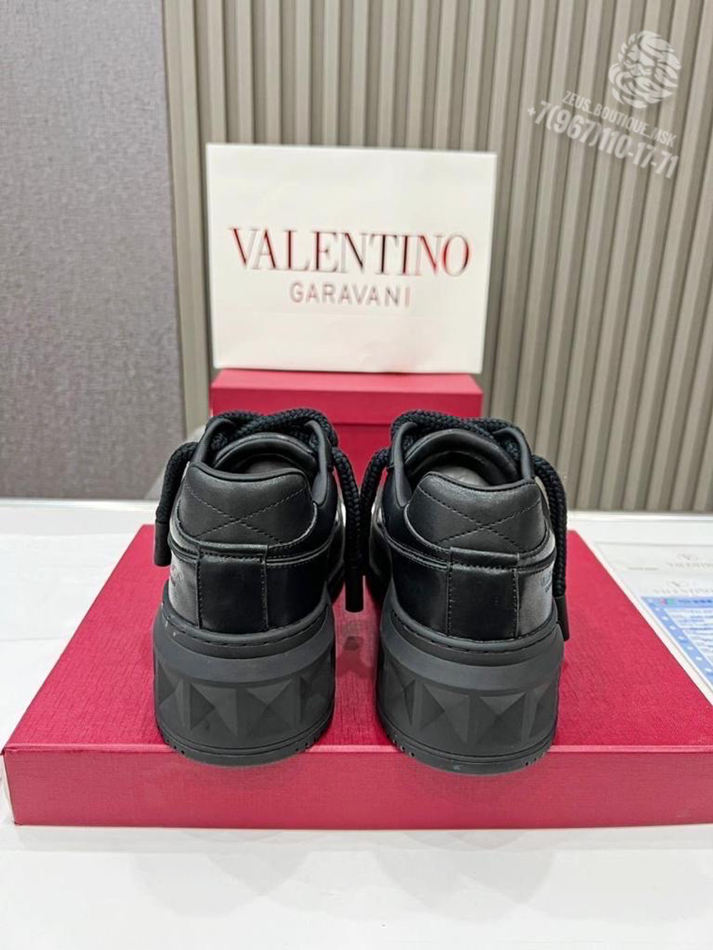 Кроссовки Valentino