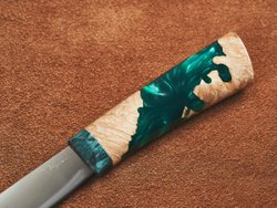 Якутский нож "Амга", сталь Х12МФ, рукоять стабилизированная карельская береза / акрил изумруд