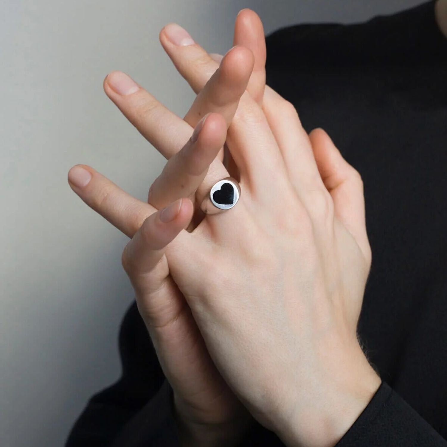 Кольцо-печатка Silver Black Heart Ring