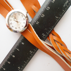 Женские наручные часы. Кожаный плетенный ремешок намотка (оранжевый).