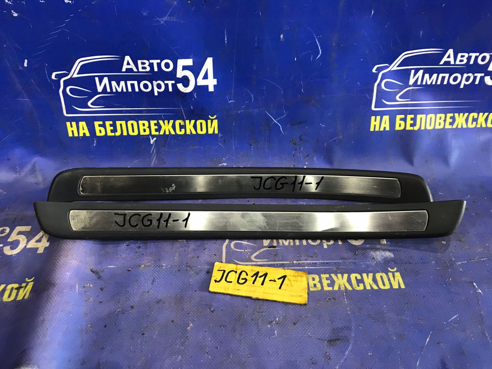 Порог левый пластиковый TOYOTA BREVIS 2001