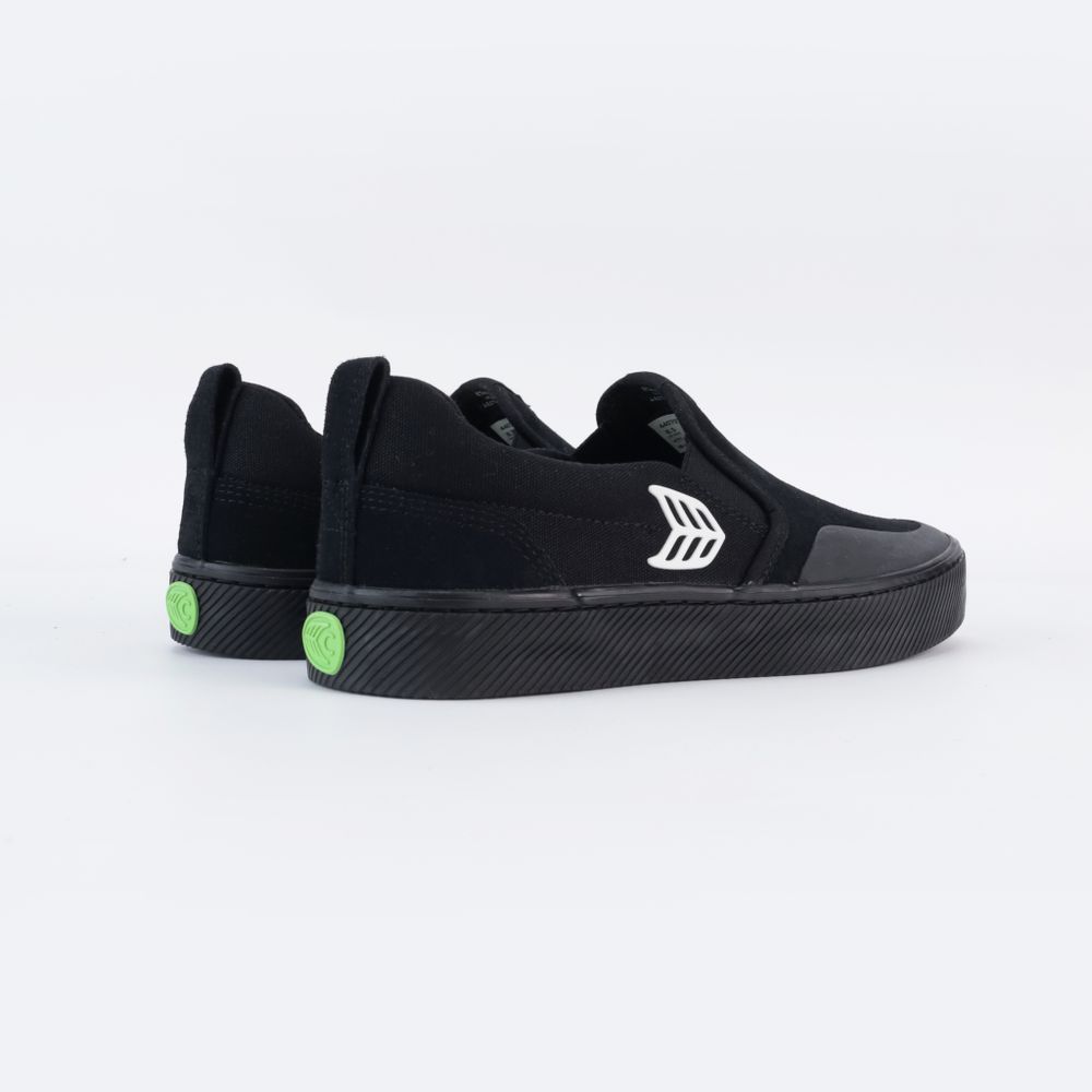 Cariuma Slip On Skate Pro (all black)