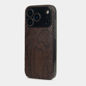 Чехол-накладка для iPhone 17 Pro из кожи питона, темно-коричневого цвета