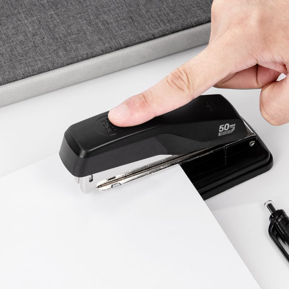 Степлер поворотный DELI "Е0414S" до 50 листов, черный