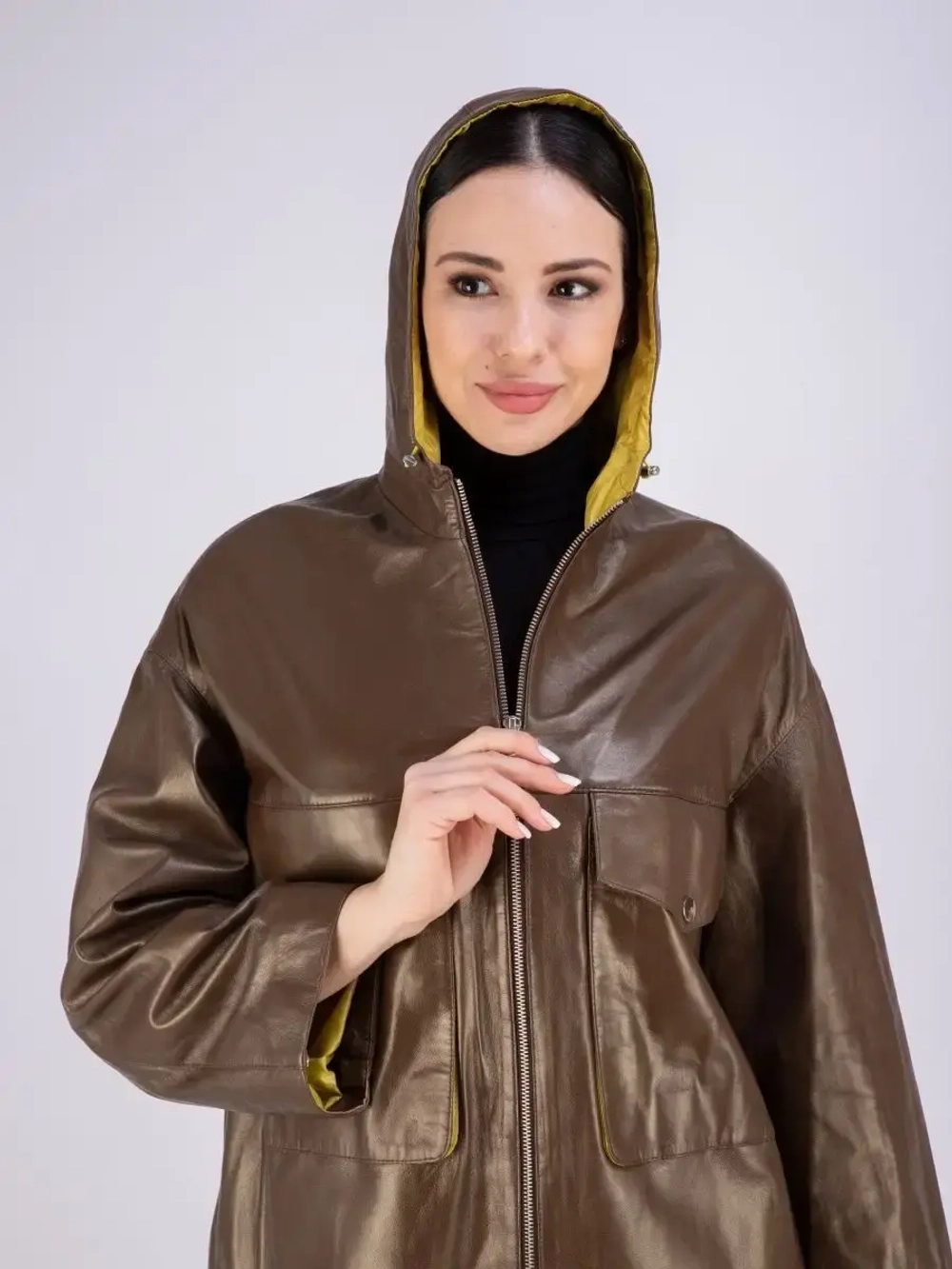 Пальто из натуральной кожи с капюшоном