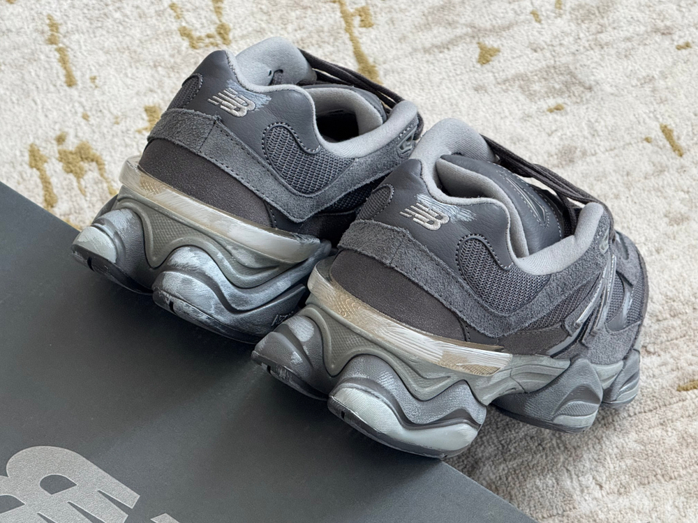 New Balance 9060 Magnet