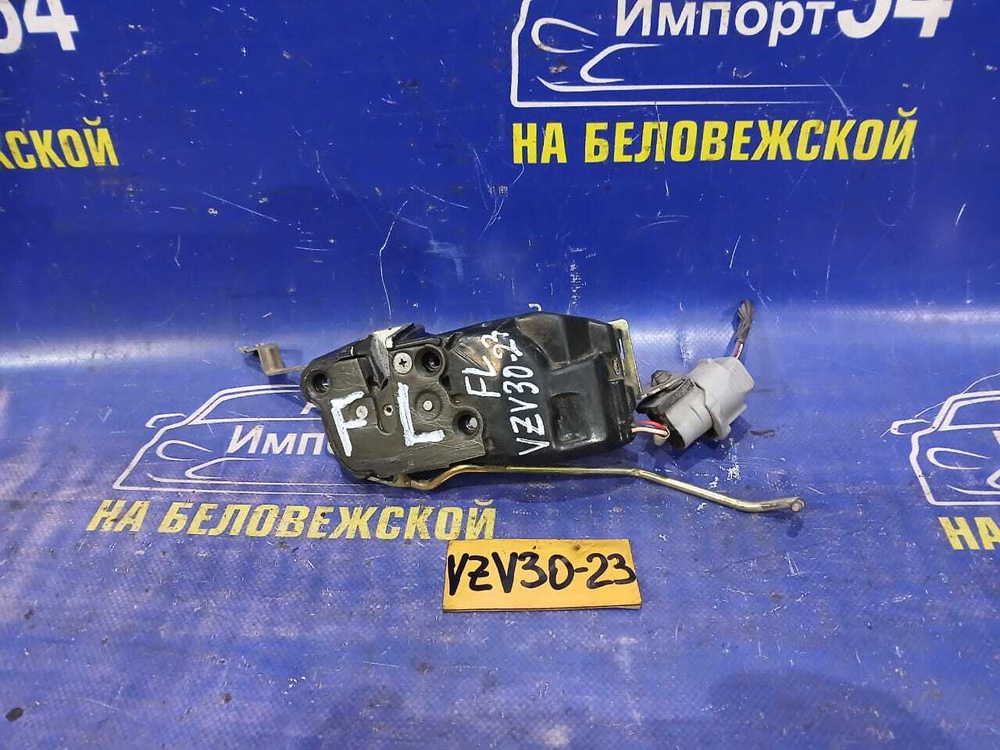 Замок двери передней левой TOYOTA CAMRY PROMINENT 1991
