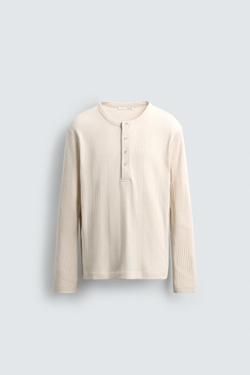 ZARA ФУТБОЛКА ИЗ РЕЛЬЕФНОЙ ТКАНИ С ВОРОТНИКОМ НА КНОПКАХ, ЖЕЛТОВАТО-БЕЛЫЙ