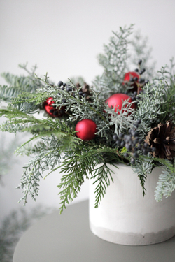 Новогодняя композиция в бетонном кашпо № 6