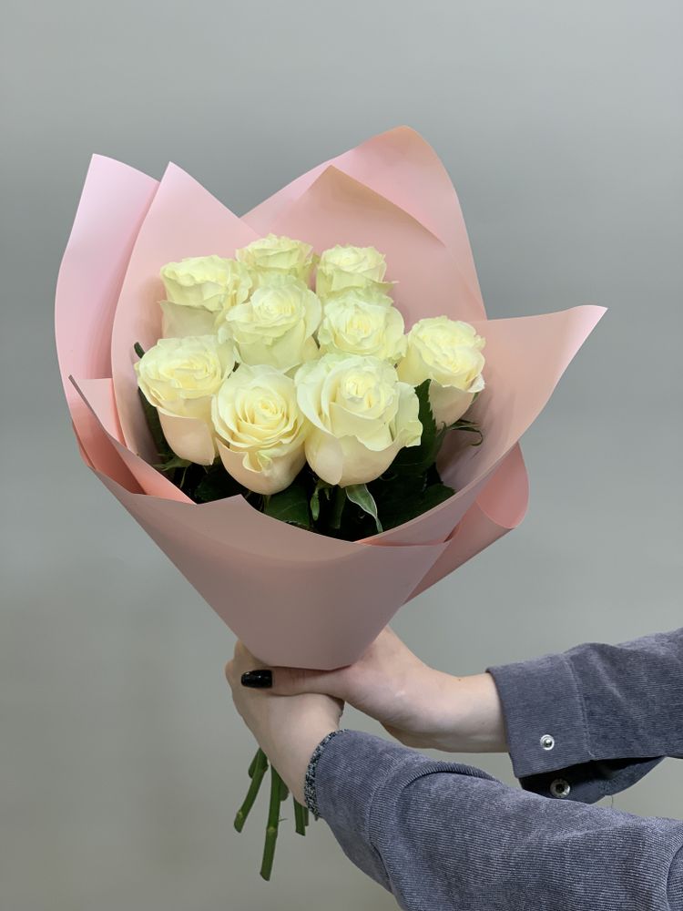 Букет 7 белых роз Эквадор 50см в пленке