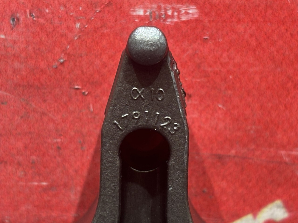 Кронштейн форсунки двигателя 2019 г.