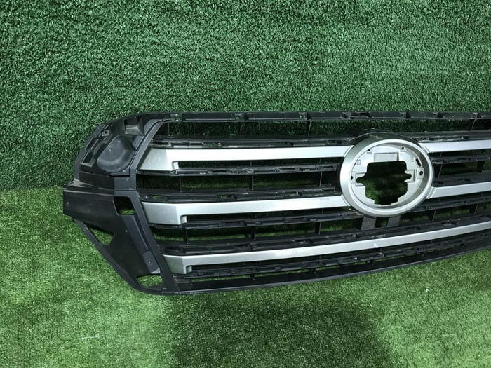 Решетка радиатора Toyota Land Cruiser 200 (2015-2021)