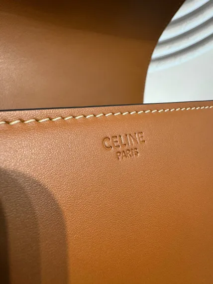 Сумки CELINE CLASSIQUE TRIOMPHE из блестящей кожи