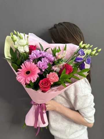 Авторский букет с розовой герберой