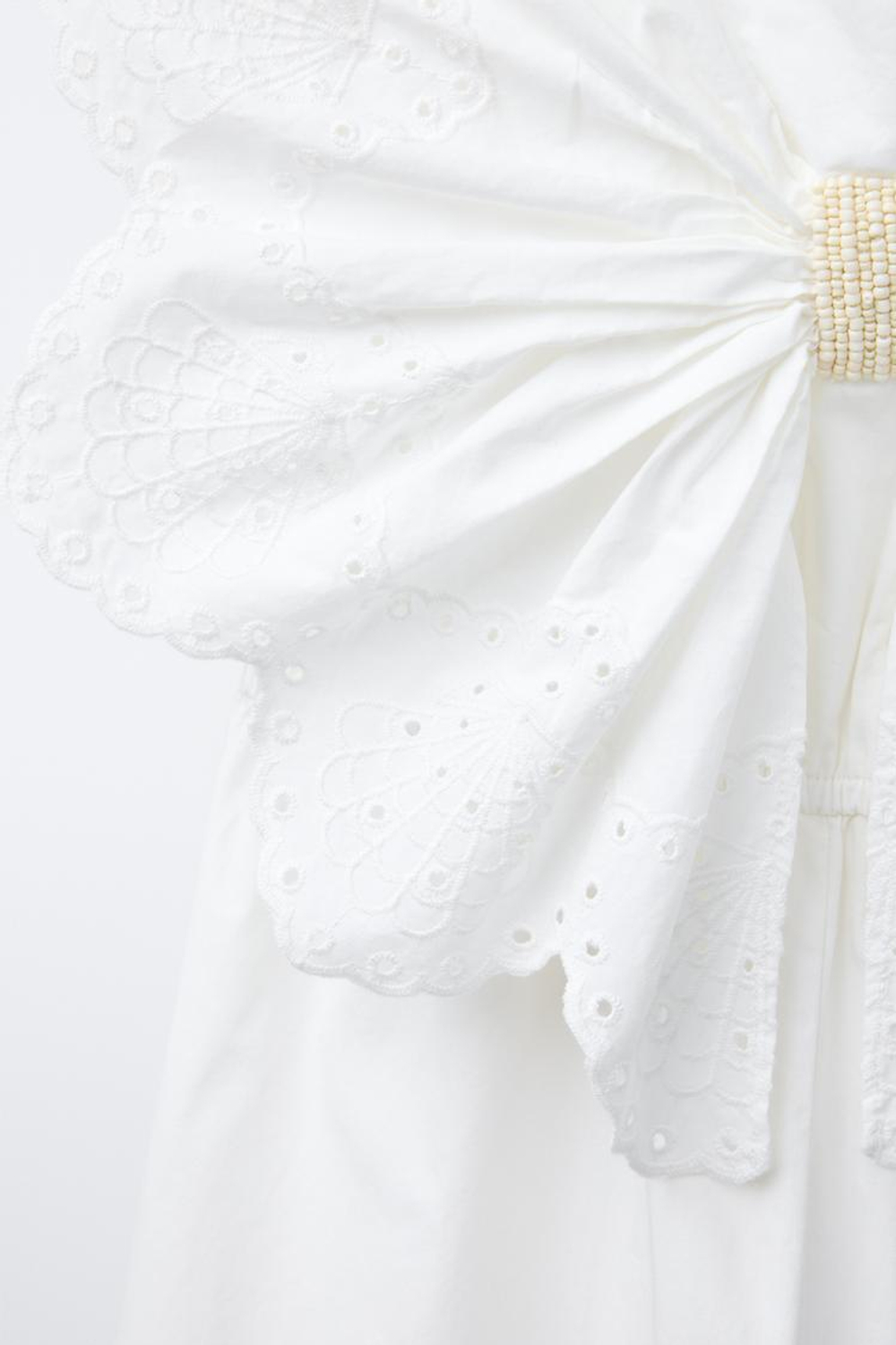 ZARA КОМБИНЕЗОН С ВЫШИВКОЙ «БАБОЧКА», ЖЕЛТОВАТО-БЕЛЫЙ