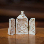 Антикварный фигурный триптих из резной кости «Карл Великий (CHARLEMAGNE)»