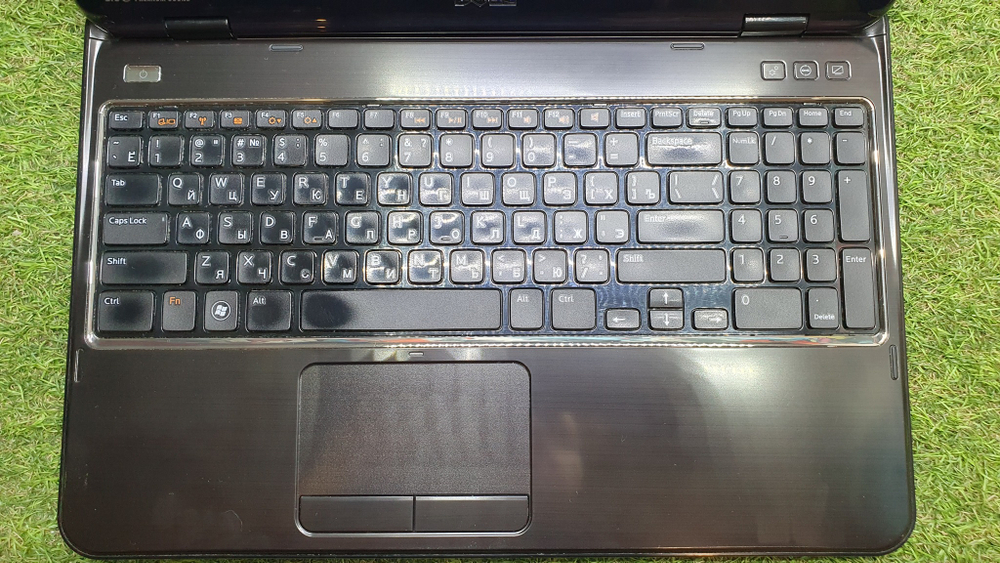 Ноутбук Dell i3/6Gb/525M 1Gb