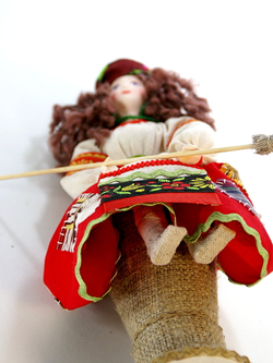 Кукла коллекционная молодая Баба Яга на ступе с помелом.