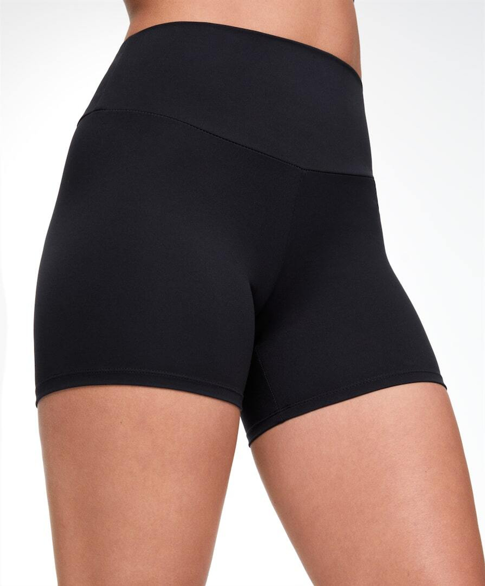 OYSHO Велосипедки Hot Pants Comfortlux с высокой посадкой длиной 10 см, черный