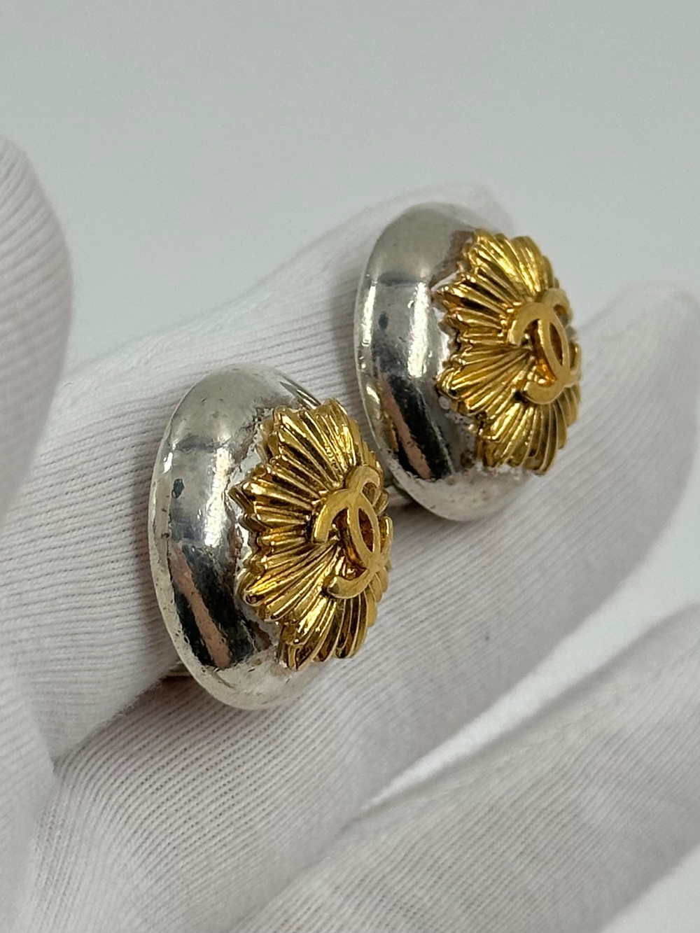 Клипсы биколор Chanel